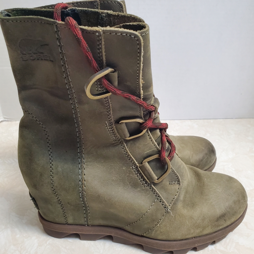 Sorel Women's Khaki Lace-Up Boots
